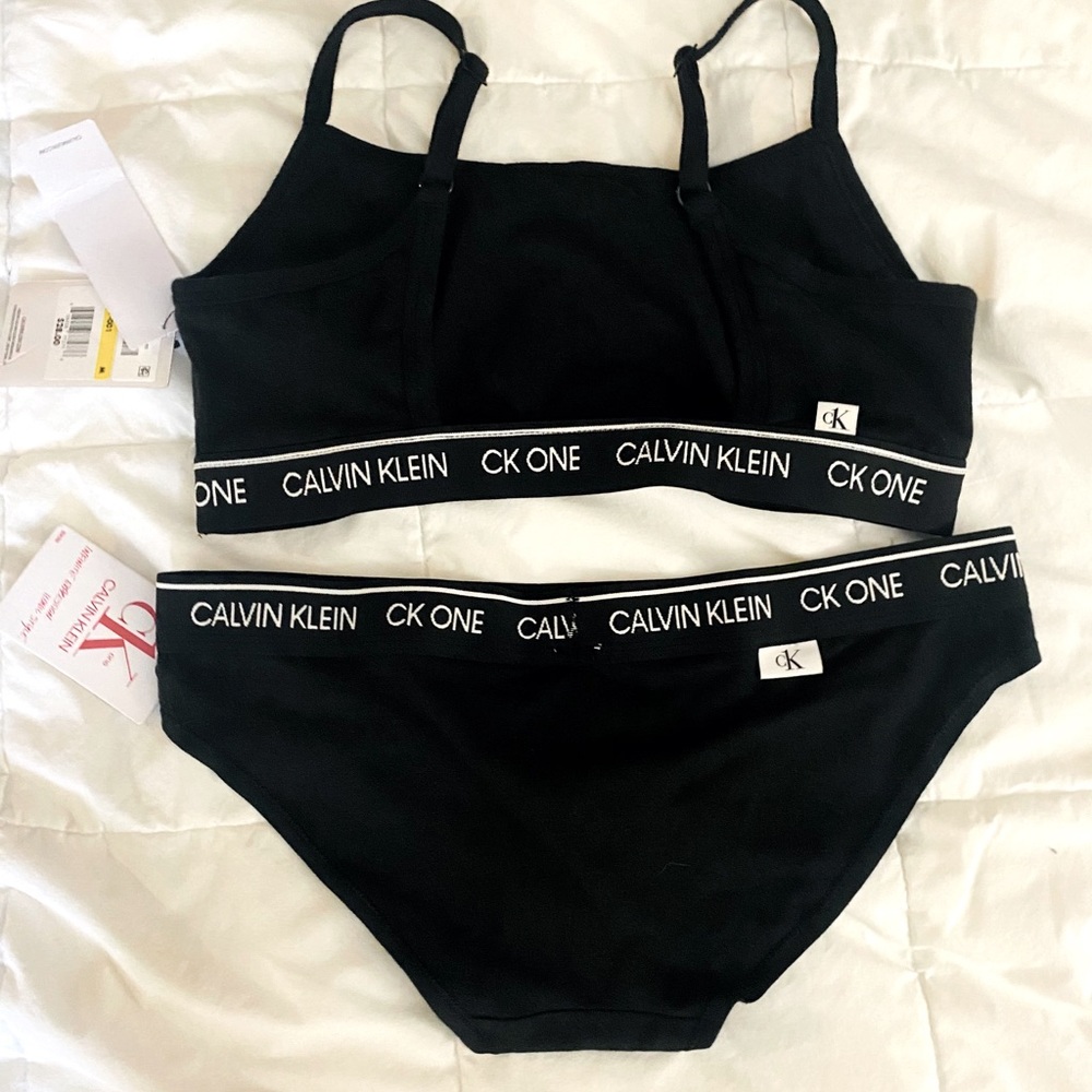 Calvin Klein bralette set (2)